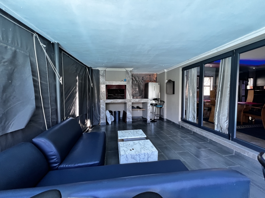 To Let 5 Bedroom Property for Rent in Parklands North Western Cape